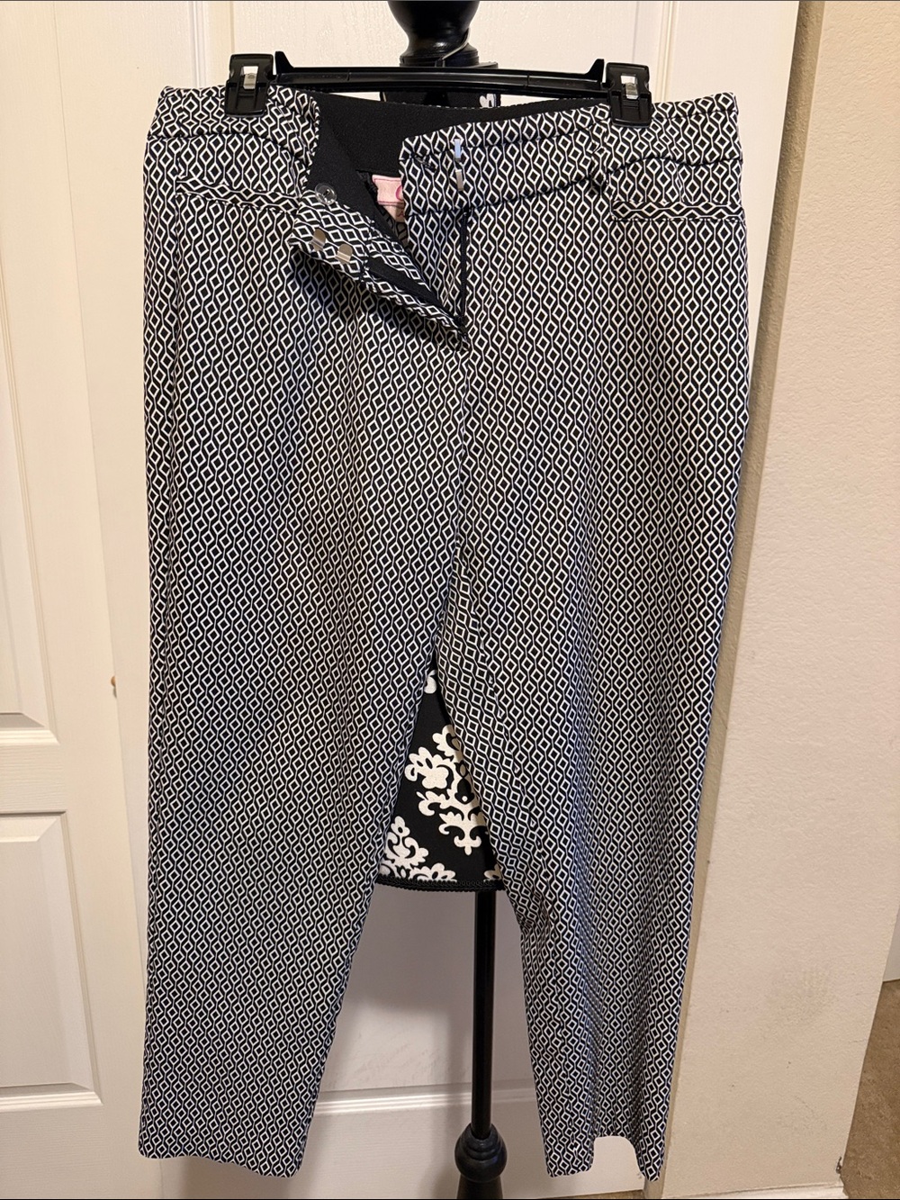 Candie's Black and White Diamond Print Cropped Pants